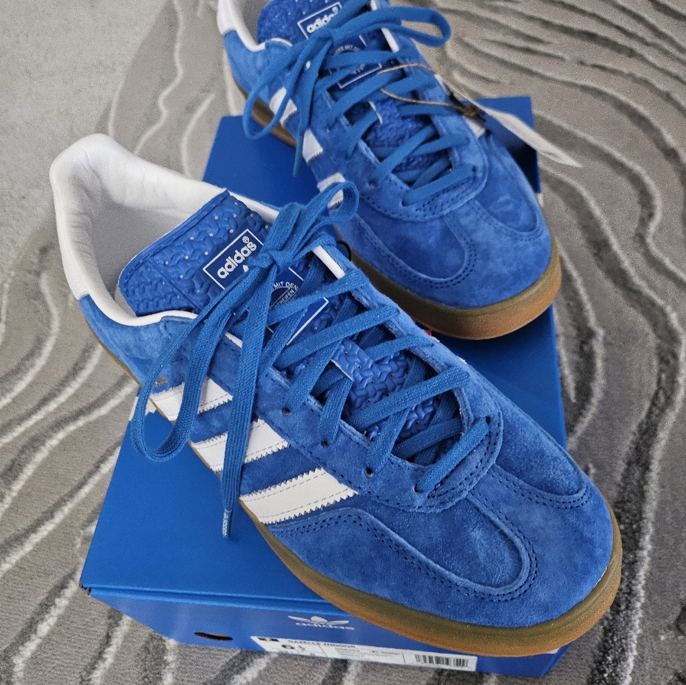 Adidas Gazelle  6.5 in men is equivalent to 8 in women